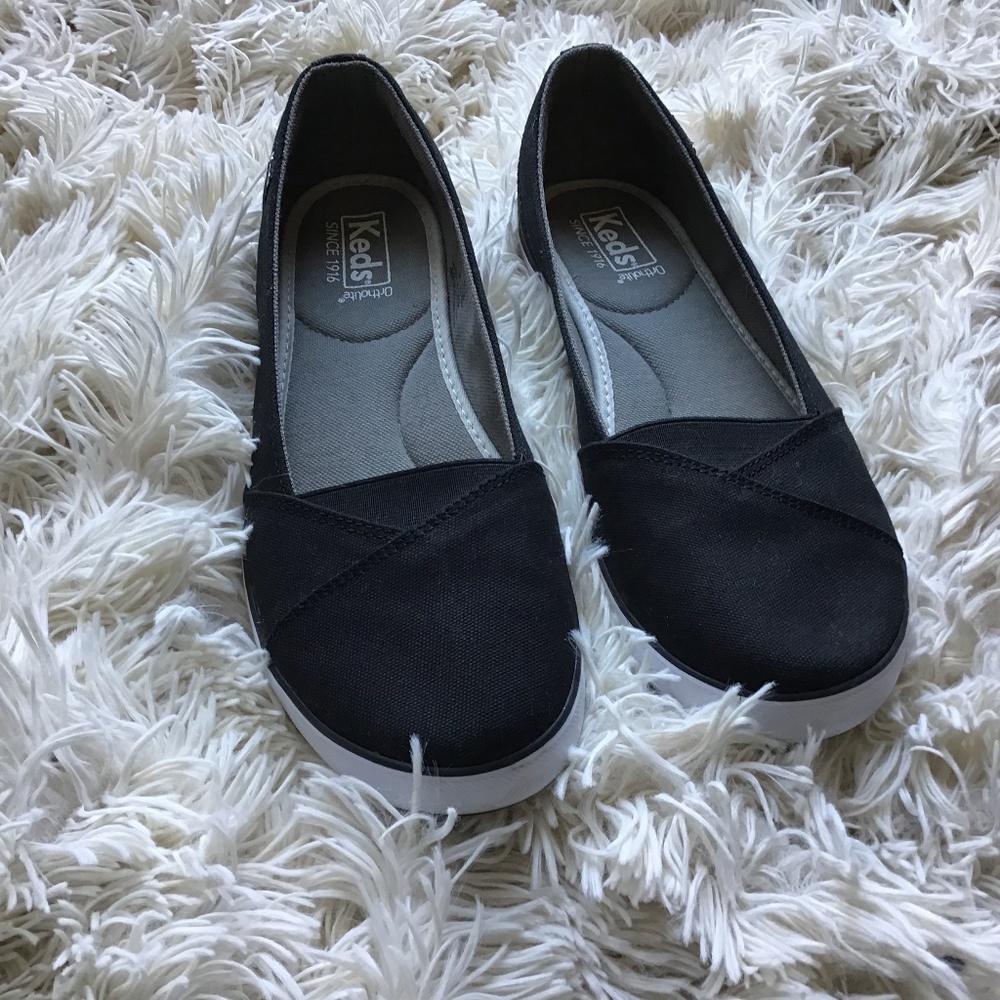 Keds canvas comfy slip-on,   white sole black top 8 1/2 m. like new